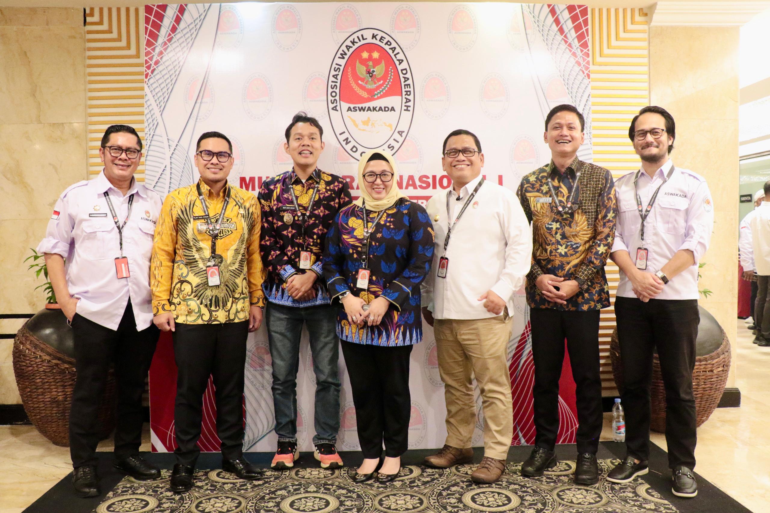 Wabup Intan, bersama Pilar, Maryono dan wakil kepala daerah lainnya.