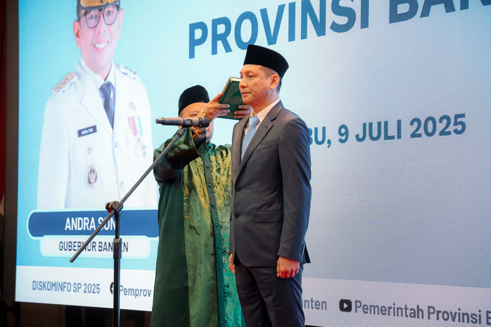 Pelantikan Deden Apriandhi Hartawan Sekda Pemprov Banten.
