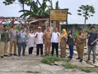 Tim JPN Kejari bersama pejabat Pemkab Tangerang saat dilokasi aset PSU di Suradita Cisauk.