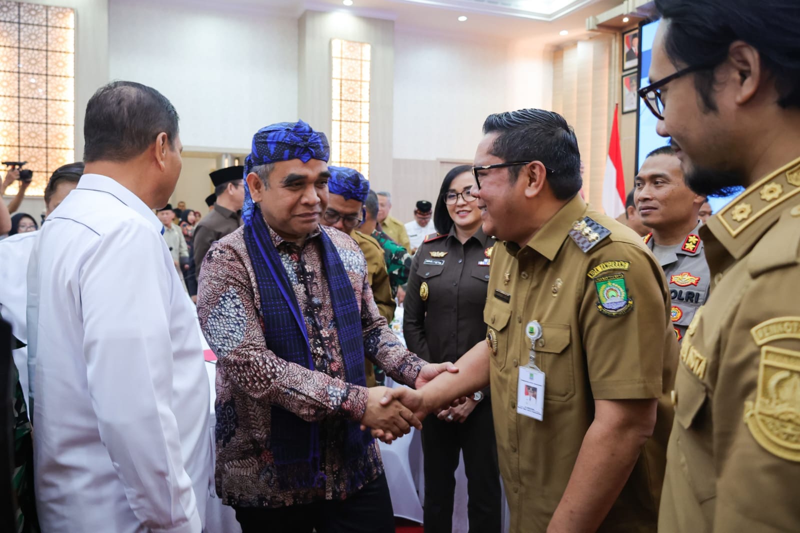 Maryono saat bersalaman dengan Ketua MPR RI Ahmad Muzani.