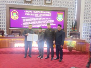 DPRD Kabupaten Tangerang Gelar Paripurna Persetujuan Bupati Tentang Raperda BPR Kerta Raharja Dan Kearsipan