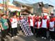 Bupati Maesyal saat melepas gerak jalan santai di semarak HUT ke 80 RI di Kecamatan Kelapa Dua.