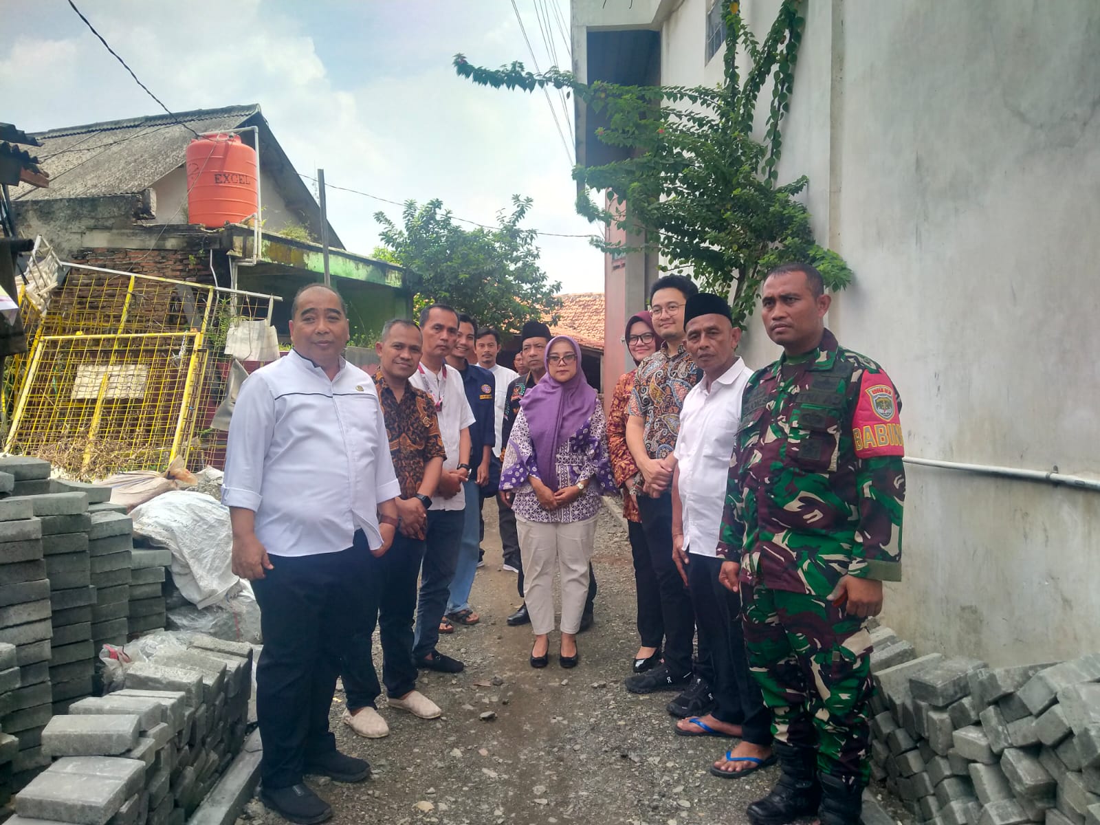 Tim Bidang Datun Kejari Kabupaten Tangerang saat menyambangi Pemdes Karet Sepatan.