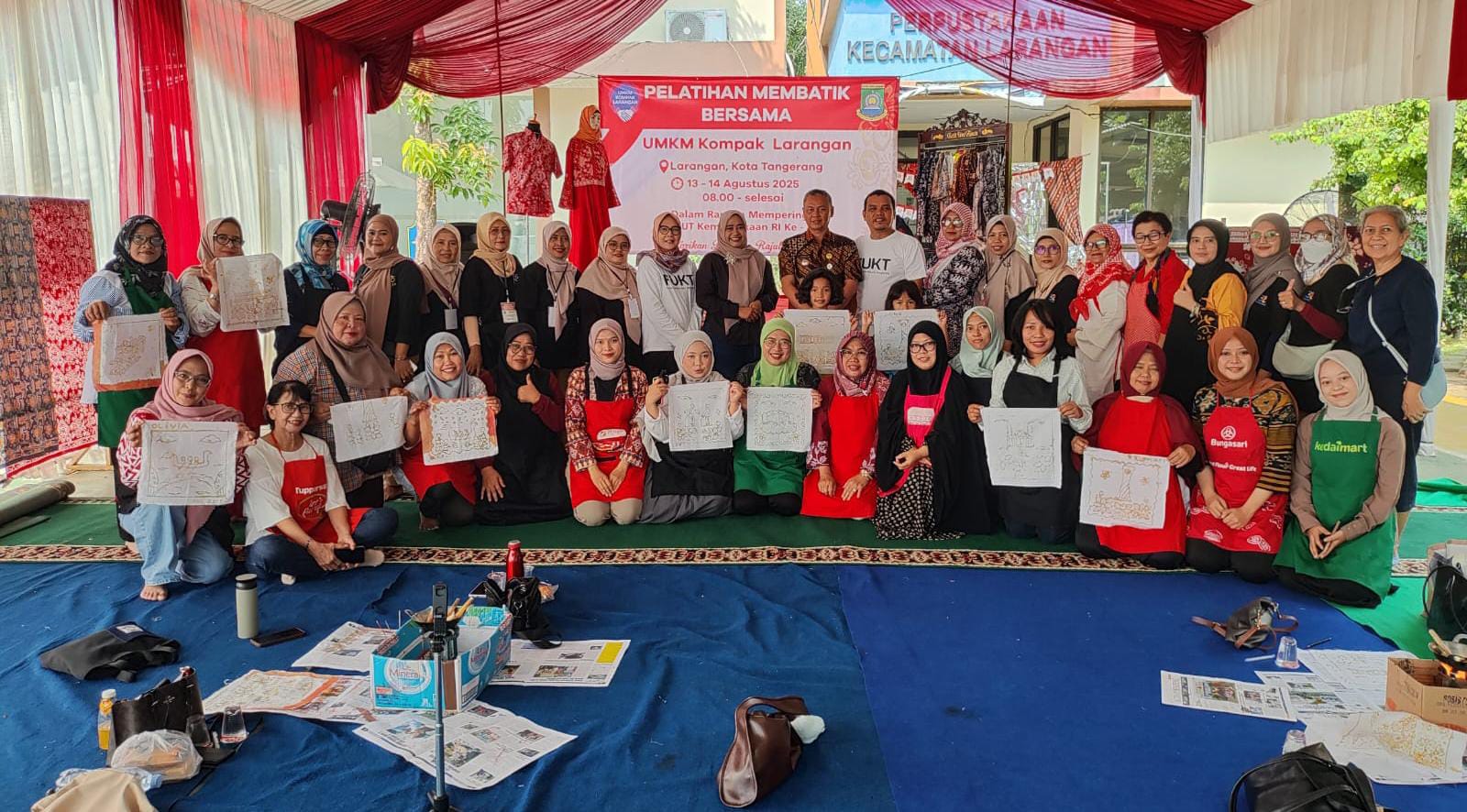 Kegiatan Membatik di Kecamatan Larangan.