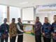 Sekda Soma saat menerima piagam dari Baznas Kabupaten Tangerang.