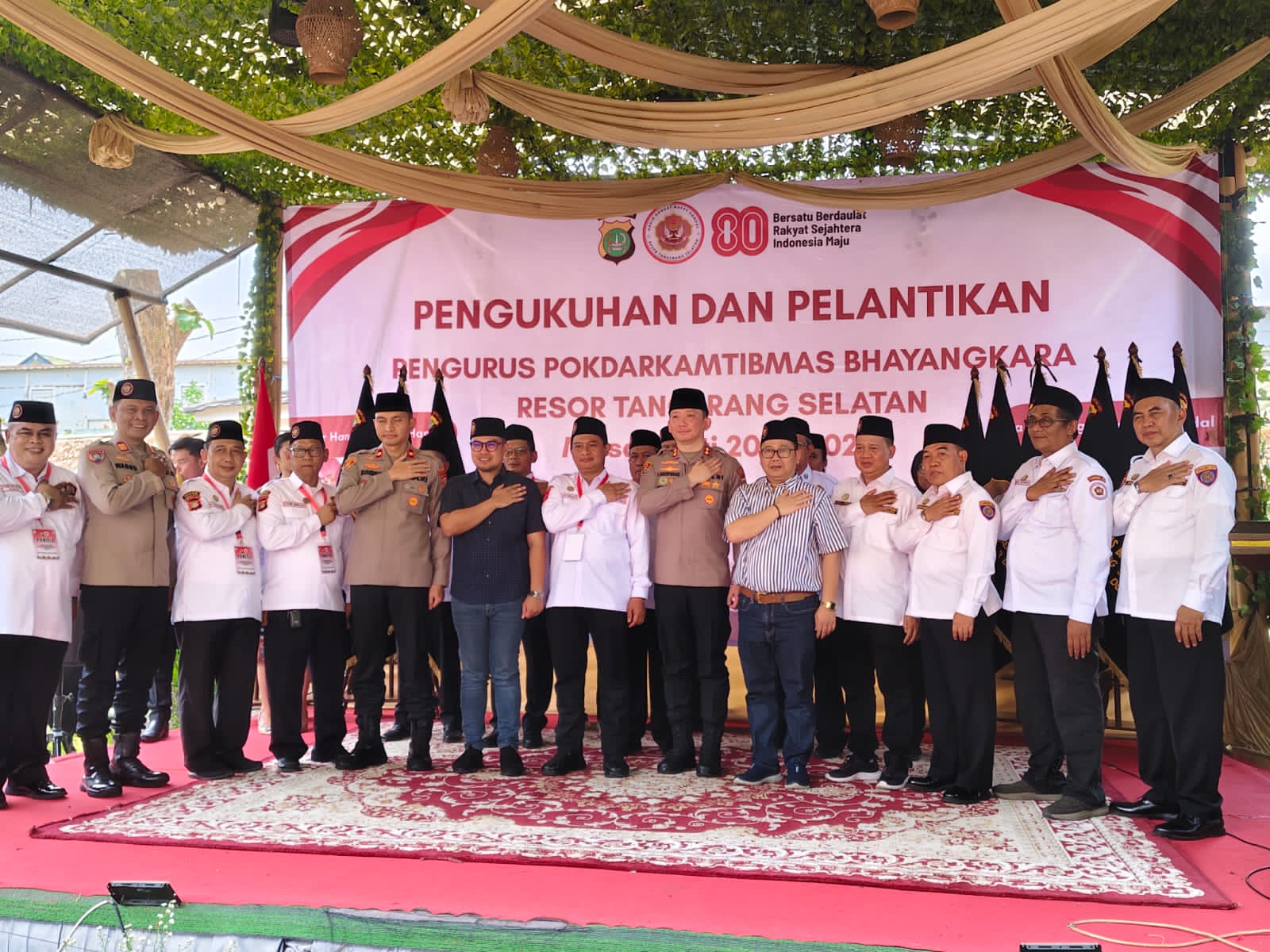 Kapolres AKBP Victor dan Pilar Saga Ichsan bersama pengurus Pokdarkamtibmas Tangsel.