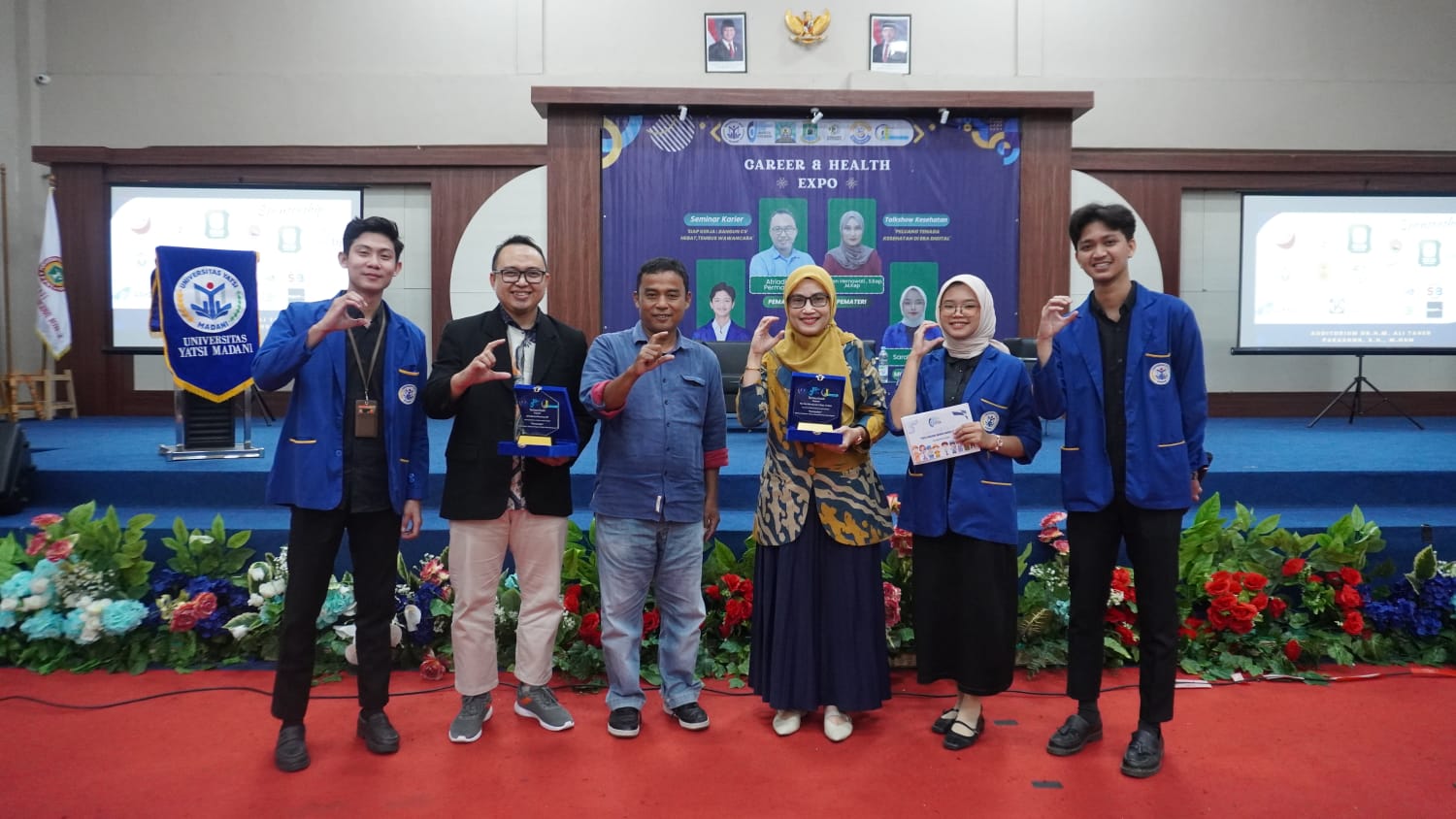 Kegiatan Job Fair Career Expo di Universitas Yatsi Madani.