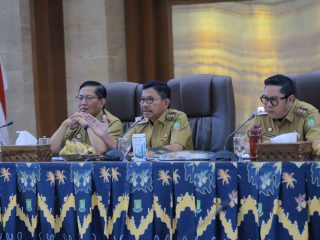 Wali Kota Sachrudin, Wakil Wali Kota Maryono, dan Sekda Kota Tangerang.