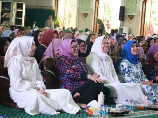 Ribuan Masyarakat Antusias Hadiri Maulid Nabi di Masjid Agung Al Amjad