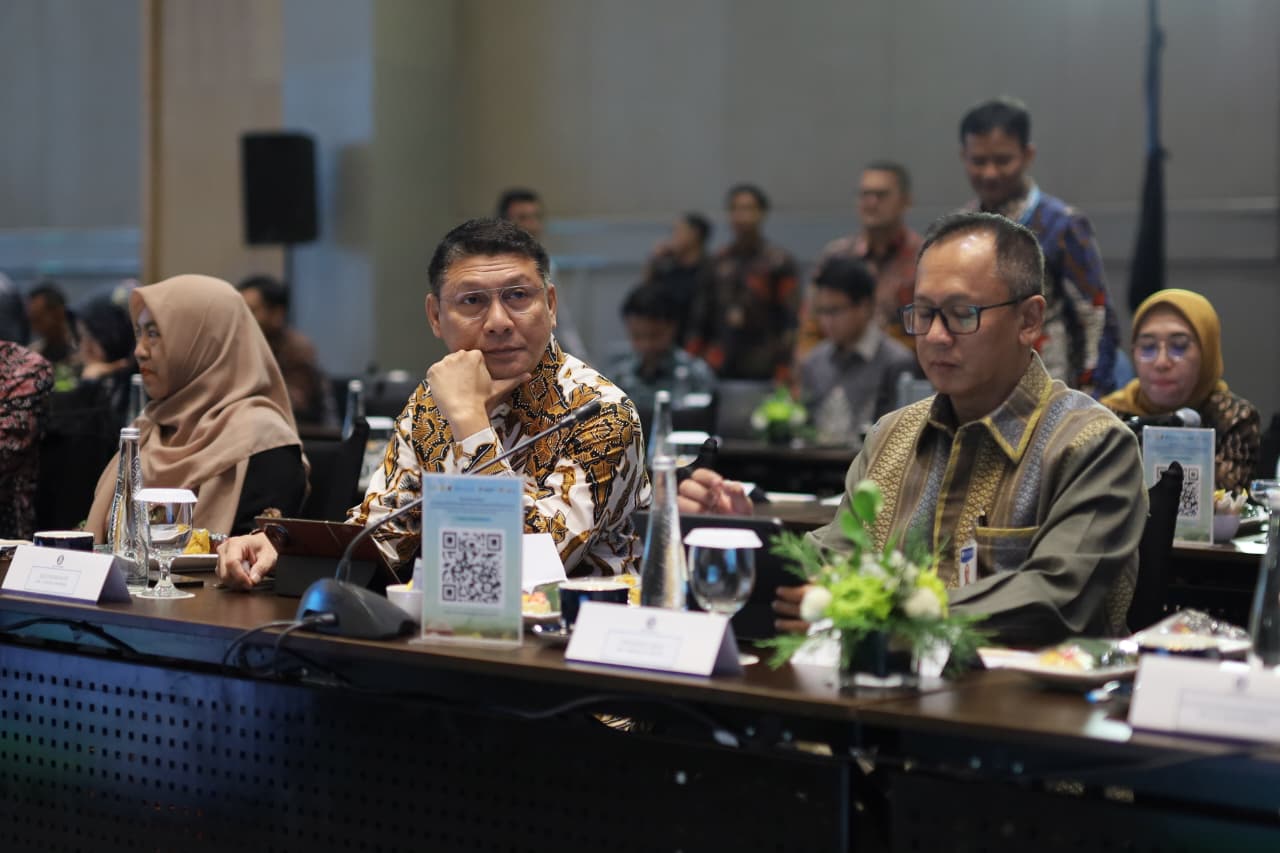 Sekda Banten Deden Apriandhi (Ditengah) saat mengikuti Rakorwil se-Pulau Jawa.