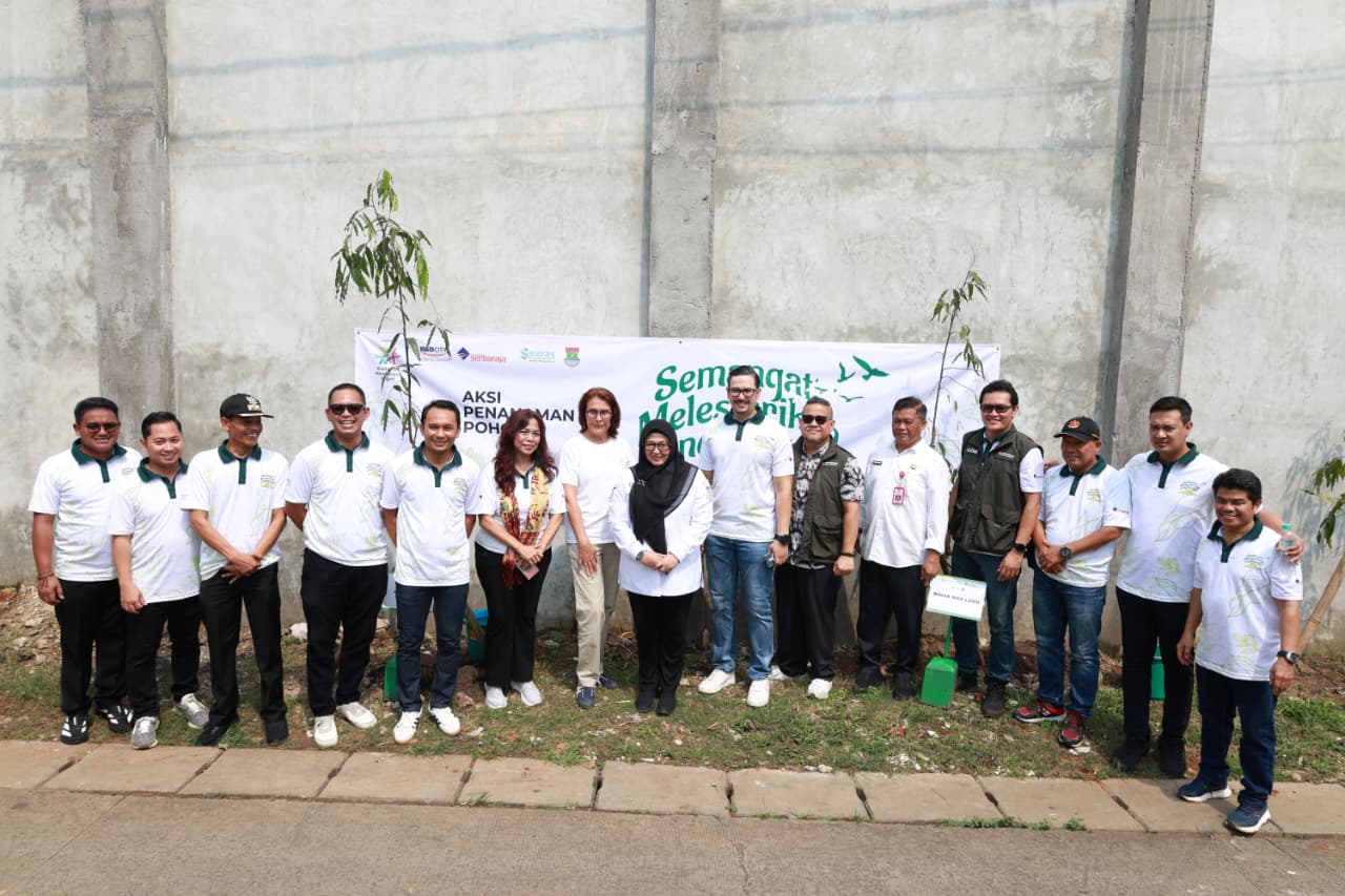 Wabup Intan Bersama Pihak Sinarmas Land Aksi Penanaman Pohon di Pagedangan.