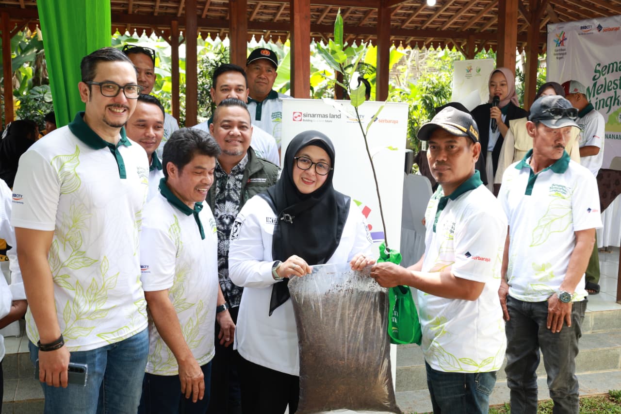 Wabup Intan Bersama Pihak Sinarmas Land Aksi Penanaman Pohon di Pagedangan.