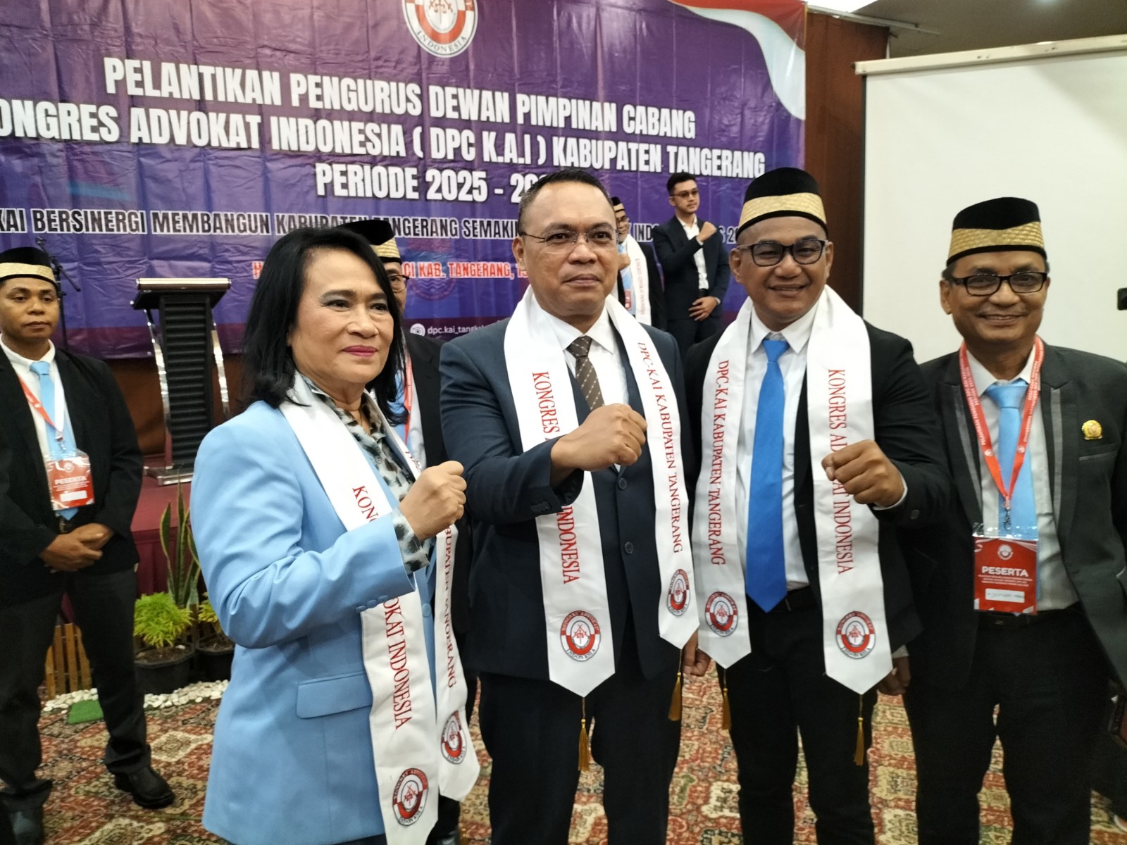 Ketua DPRD Muhamad Amud bersama Ketua KAI Kabupaten Tangerang Sukardin saat diacara pelantikan.