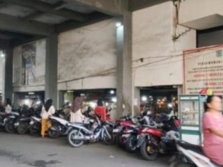 Motor Raib di Parkiran Liar Pasar Ciputat, Warga Desak Dishub Tindak Tegas
