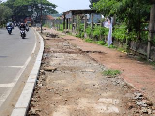 Trotoar atau Pedestrian di Kawasan Ciater.