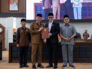Rapat Paripurna DPRD Banten, Sekda Deden Dorong BUMD Jamkrida Jadi Perseroda Tumbuhkan Ekonomi
