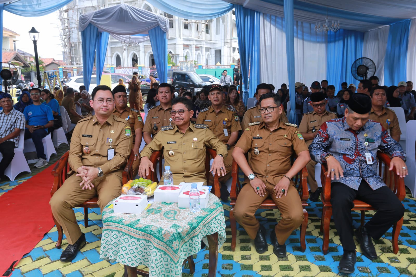 Walikota Sachrudin didampingi Kepala Disbudpar, Boyke Urif Hermawan saat di acara pembinaan masyarakat kelompok Sadar Wisata.