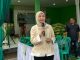 ibu Hj. Ferryka Budiastreani istri H. Rano Alfath saat memberikan sambutannya di kegiatan bazar sembako murah.