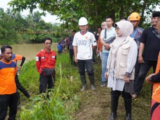 Bupati Dewi Datangi Lokasi 2 Bocah Terseret Arus Sungai Ciliman