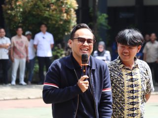 Wakil Ketua Komisi III DPR RI Rano Alfath Kunjungi SMAN 7 Tangerang, Berangkatkan 12 Guru Umrah dan Santuni Anak Yatim