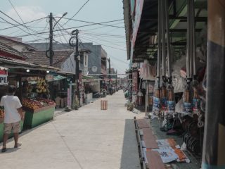 Tampak Jalan Warga Pasar Bukit Pamulang yang sudah mulus.