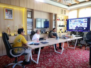 Wakil Walikota Pilar Saga Ichsan saat mengikuti Evaluasi SAKIP oleh Kemenpan RB secara daring.