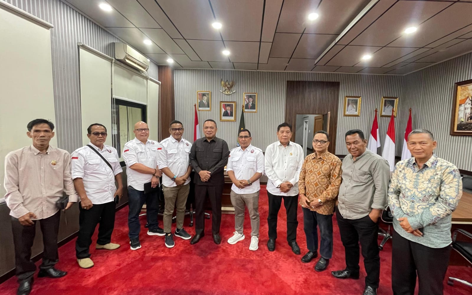Pengurus DPC KAI Kabupaten Tangerang saat bersama ketua DPRD Muhamad Amud.