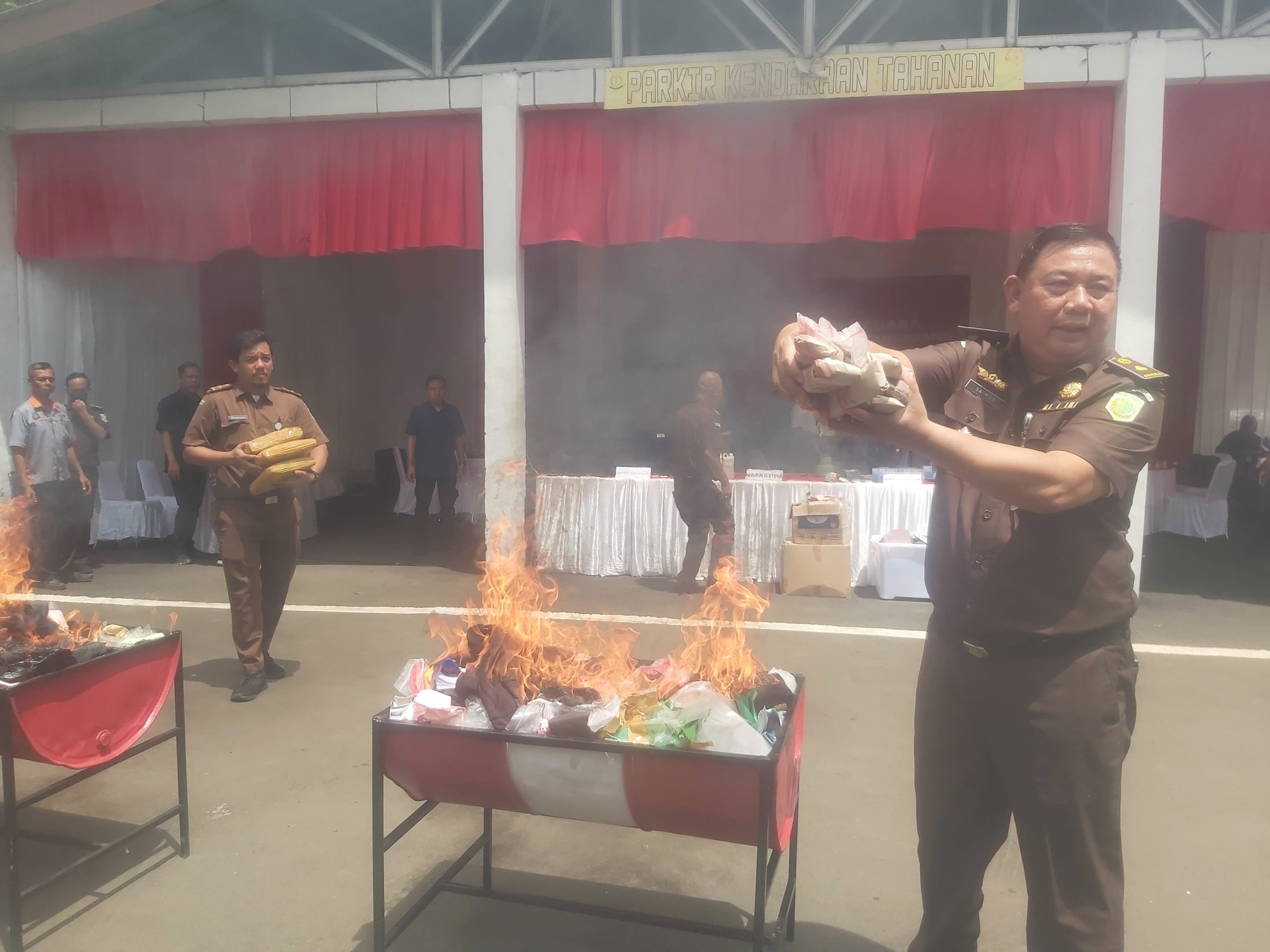 Pemusnahan Narkotika, Ganja dan Senpi.