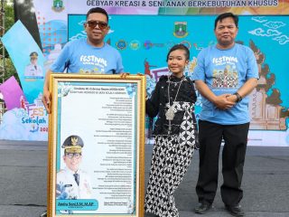 Gubernur Andra Soni Didampingi Kadis Jamaluddin di acara Festival Sekolah Khusus Banten.