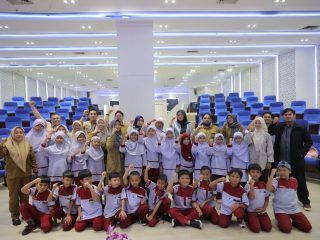 Serunya Siswa SDIT AL Ikhlas Belajar Digital di Diskominfo Tangsel