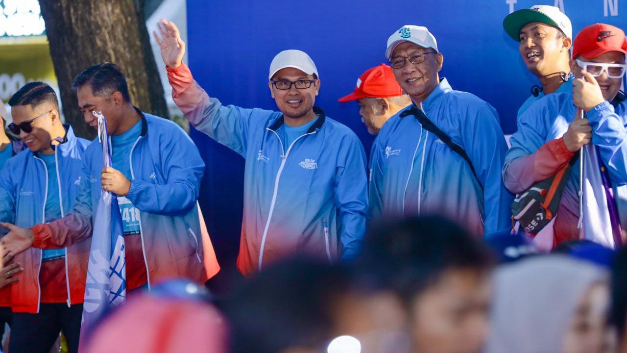 Pilar Saga Ichsan, Sekda Bambang saat ikut menghadiri Tangsel Run for Humanity.