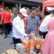 Wali Kota Tangerang, H. Sachrudin, didampingi Camat Periuk Kota Tangerang, Nanag Kosim, meninjau langsung stand pelaku UMKM yang ikut Meramaikan kegiatan Senam Bersama dan Bazar Usaha Mikro Kecil dan Menegah (UMKM) Yang diselenggarakan oleh Forum UMKM Kota Tangerang (FUKT), yang berlangsung di Purati Utama Gembor, Kecamatan Periuk Kota Tangerang.