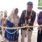 Presiden Direktur Mr. Kazuhisa Maehara saat potong pita simbolis pemberian Program CSR untuk SDN Saga 2 Balaraja.