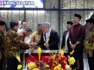 Benyamin Resmikan Gedung Ibadah GKI Serpong PK Nusa Loka