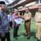Wakil Wali Kota Maryono saat memberikan apresiasi pembinaan untuk para ketua RW.