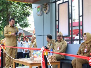 Pemkab Tangerang Resmikan Halte Bus Sekolah Gratis di Tigaraksa
