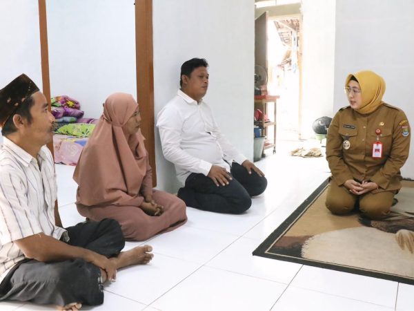 Wabup Intan Tinjau Progres Pembangunan RTLH di Desa Pasir Bolang Tigaraksa