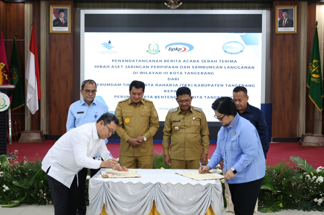 Penandatanganan Berita Acara Serah Terima (BAST) Hibah Aset Jaringan Perpipaan dan Sambungan Langganan