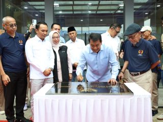 Bupati Maesyal meresmikan Gedung Sekretariat KONI Kabupaten Tangerang.