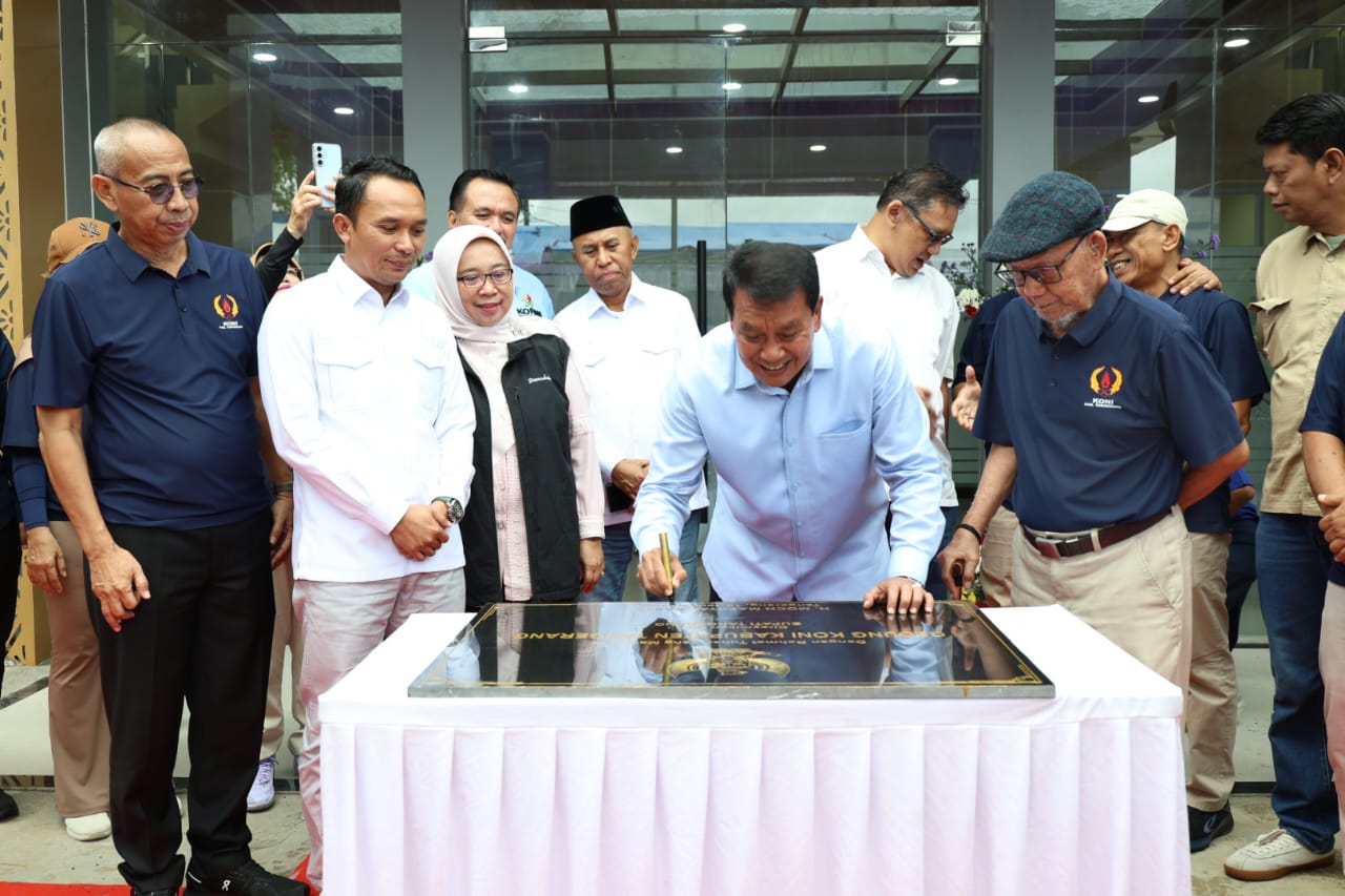 Bupati Maesyal meresmikan Gedung Sekretariat KONI Kabupaten Tangerang.