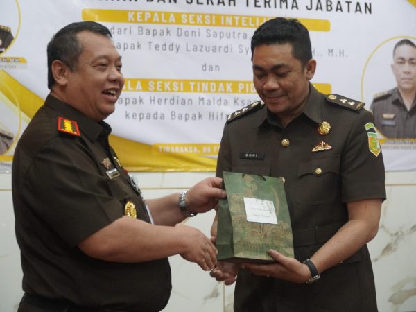 Kajari Kabupaten Tangerang Lantik Kasi Pidum dan Intelijen, Doni Saputra Dapat Promosi ke Kejati Riau