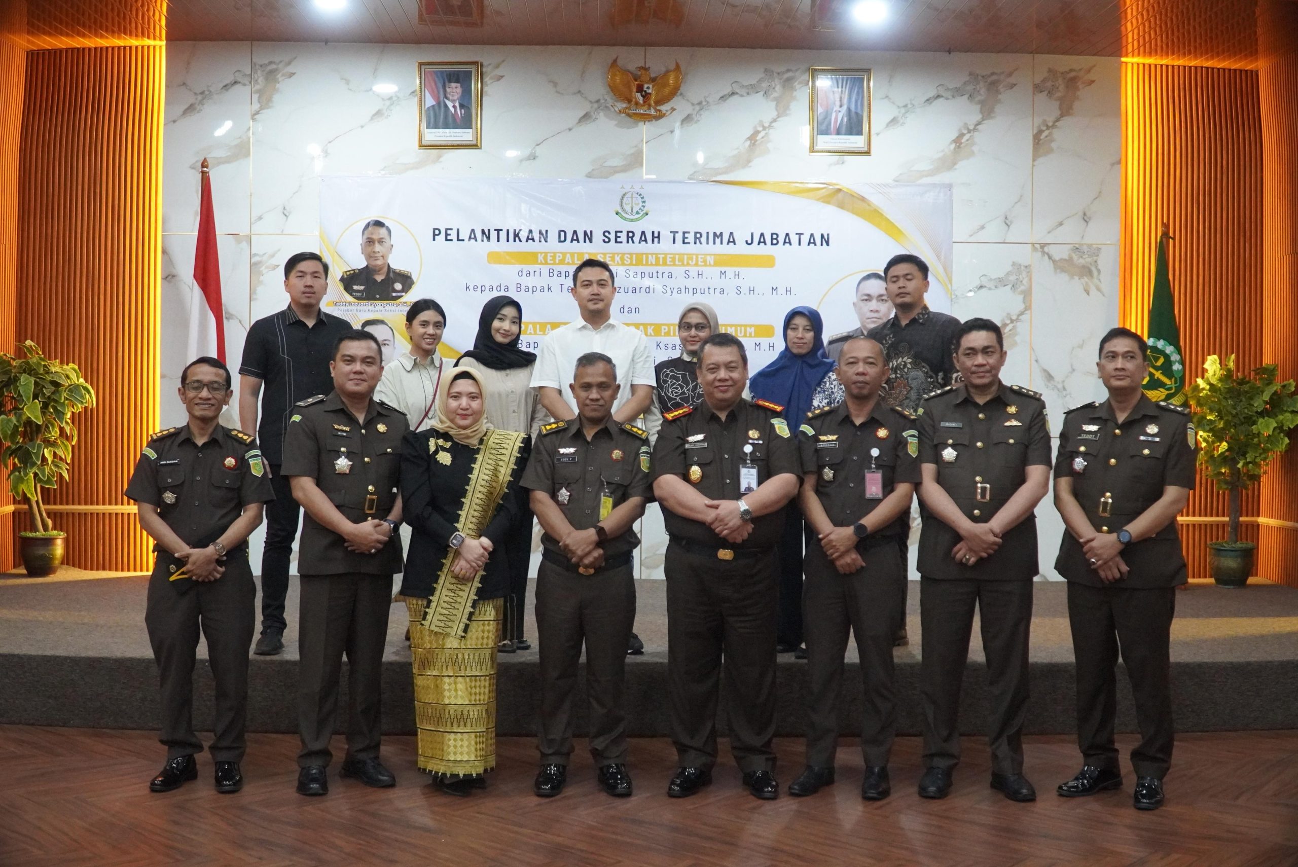 Foto bersama usai pelantikan.