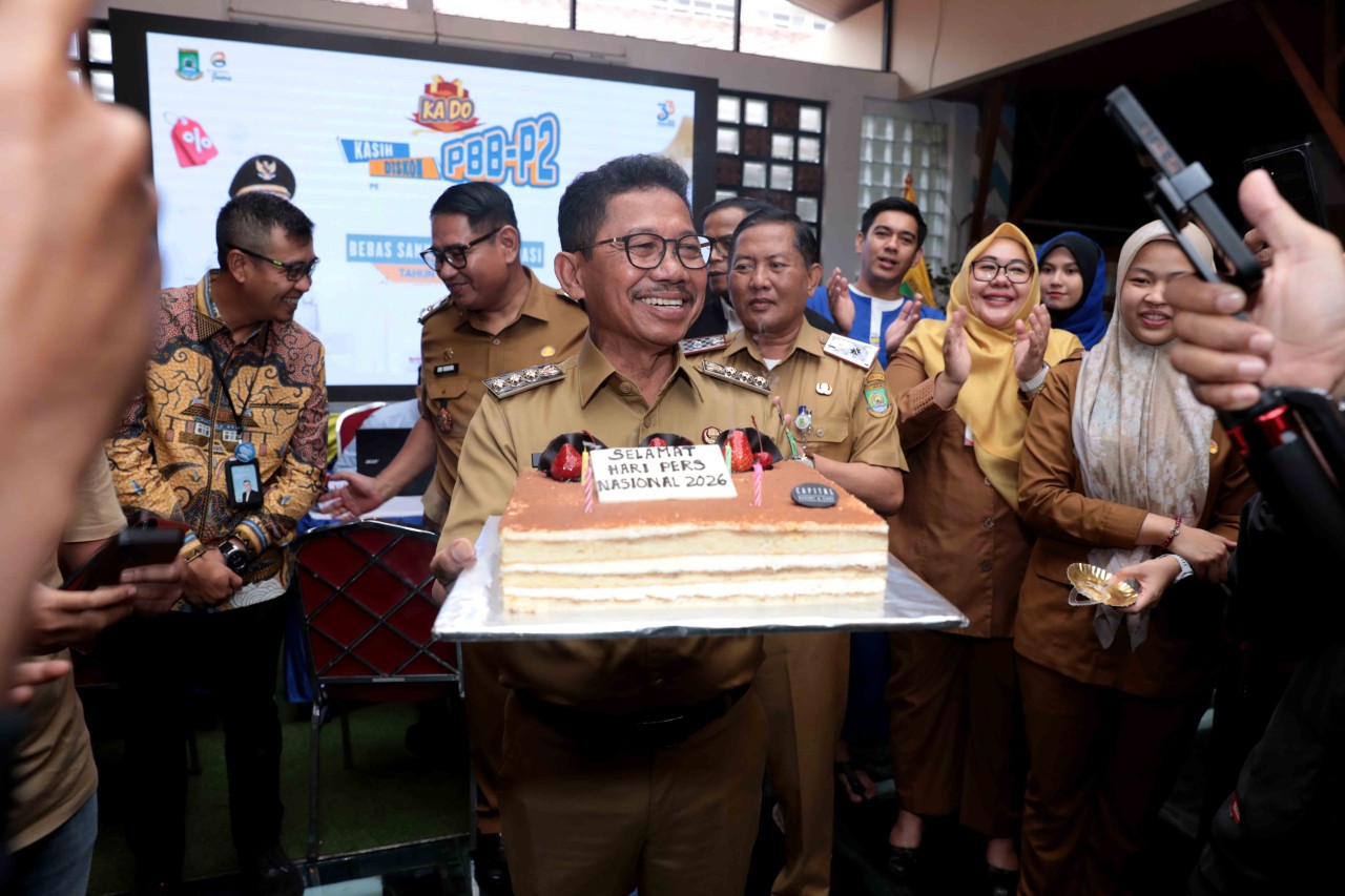 Wali Kota Sachrudin dan jajarannya bersama insan media saat perayaan Hari Pers di Pemkot Tangerang.