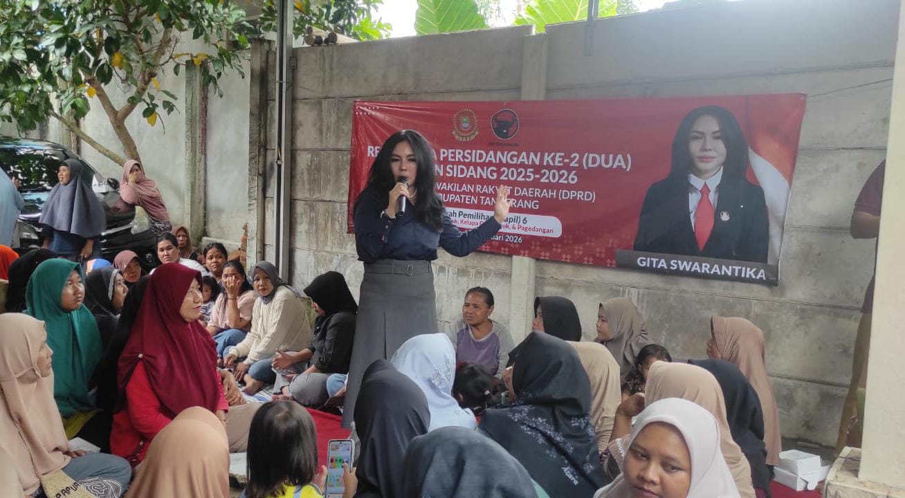 Gita Swarantika saat reses bersama masyarakat.
