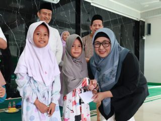 Wabup Intan Santuni 115 Anak Yatim Piatu Yayasan Baitul Yatama Masjid Jami Sabilal Muhtadin