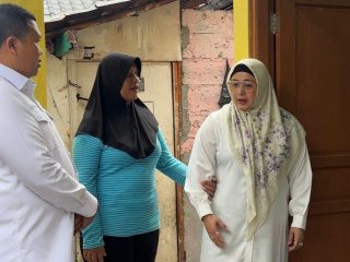 Wabup Intan Bersama Dewan Imam Sucipto Tinjau Progres Renovasi RTLH di Sukabakti