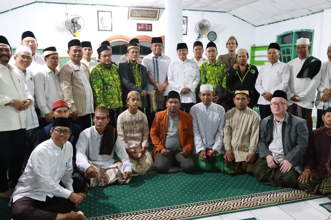 Camat Kresek dampingi Bupati Maesyal Rasyid Tarling di Masjid Baitun Nuur, perkuat sinergi dan kondusivitas Ramadan.