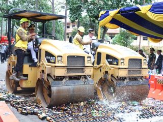 HUT ke 33 Kota Tangerang, Sachrudin-Maryono Musnahkan Ribuan Miras