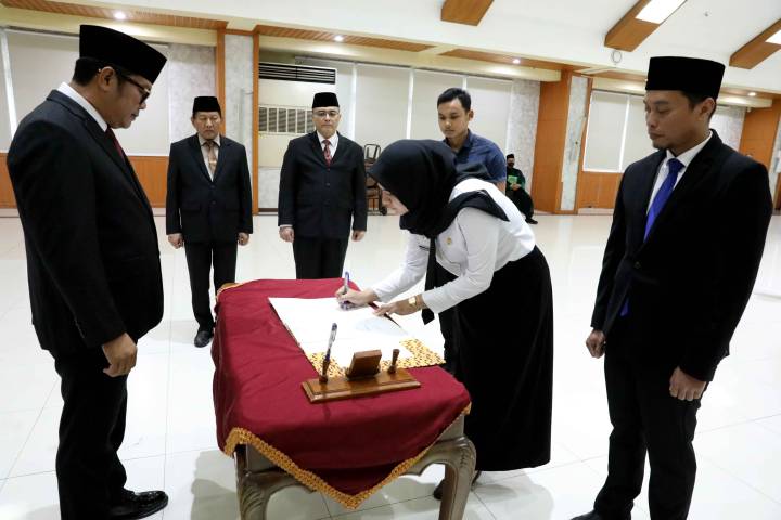 Maryono saat melantik ASN.