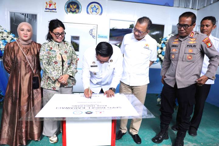 Maryono saat meresmikan SPPG Bugel Karawaci.